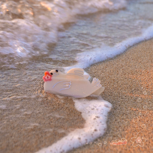 Monk Seal Claw Clip